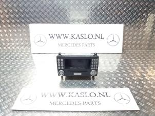 Usados Reproductor de CD y radio Mercedes SLK (R171) 1.8 200 K 16V Precio € 150,00 Norma de margen ofrecido por kaslo auto parts