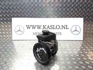 Usados Bomba de dirección asistida Mercedes C (W203) 1.8 C-200K 16V Precio € 100,00 Norma de margen ofrecido por kaslo auto parts