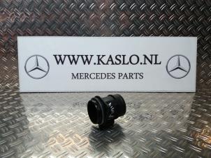 Usados Medidor de masa de aire Mercedes A (W169) 2.0 A-200 CDI 16V Precio € 50,00 Norma de margen ofrecido por kaslo auto parts