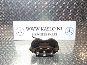 Used Front brake calliper, right Mercedes ML II (164/4JG) 3.0 ML-280 CDI 4-Matic V6 24V Price € 100,00 Margin scheme offered by kaslo auto parts