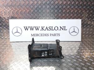 Usados Soporte de parachoques izquierda delante Mercedes ML II (164/4JG) 3.0 ML-280 CDI 4-Matic V6 24V Precio de solicitud ofrecido por kaslo auto parts