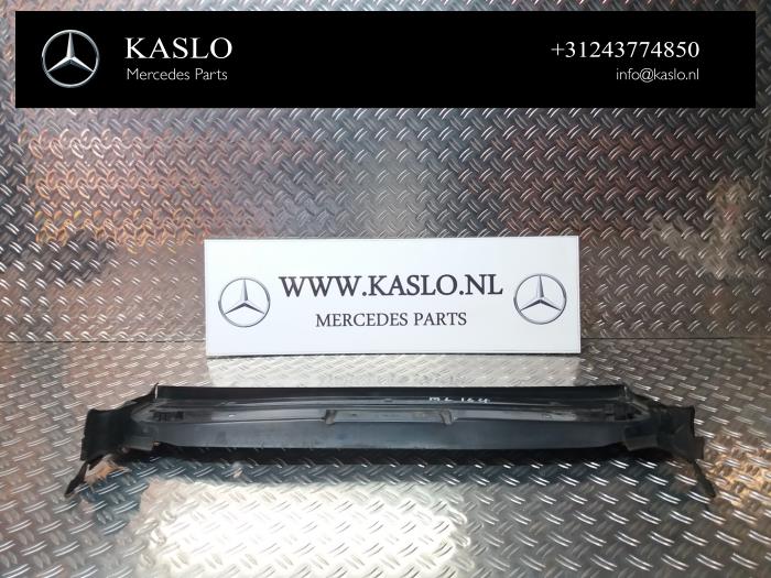 Begagnade Front Mercedes ML II (164/4JG) 3.0 ML-280 CDI 4-Matic V6 24V Pris på förfrågan erbjuds av kaslo auto parts