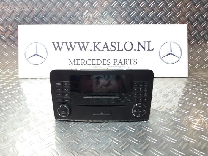 Panel de control de radio de un Mercedes-Benz ML II (164/4JG) 3.5 350 4-Matic V6 24V 2006