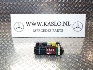 Usados Caja de fusibles Mercedes B (W246,242) 1.6 B-180 BlueEFFICIENCY Turbo 16V Precio € 40,00 Norma de margen ofrecido por kaslo auto parts