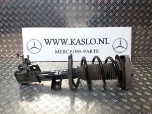 Usagé Amortisseur avant droit Mercedes A (W176) 1.5 A-180 CDI, A-180d 16V Prix sur demande proposé par kaslo auto parts