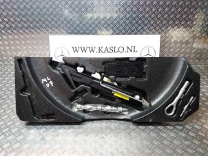 Used Tyre repair kit Mercedes ML II (164/4JG) 3.0 ML-280 CDI 4-Matic V6 24V Price on request offered by kaslo auto parts