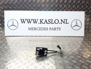 Usados Lengüeta de cinturón de seguridad derecha detrás Mercedes CLS (C219) 320 CDI 24V Precio de solicitud ofrecido por kaslo auto parts