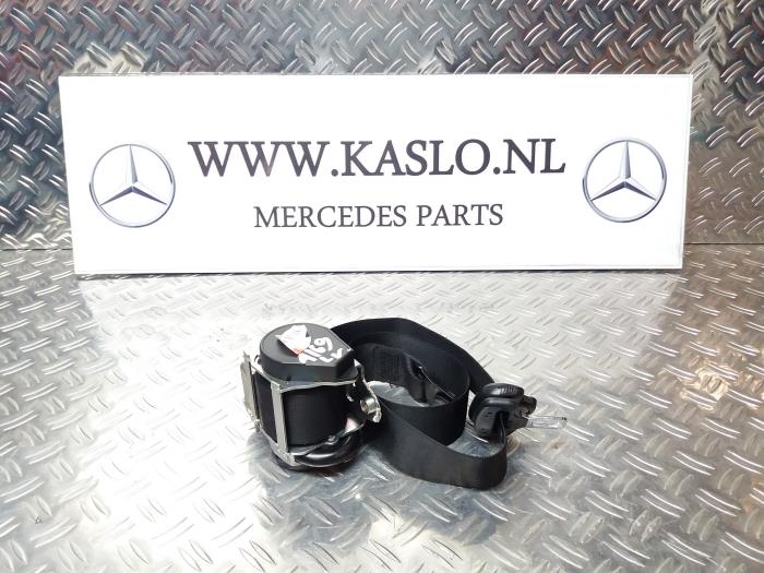 Tendeur de ceinture gauche d'un Mercedes-Benz A (W169) 1.5 A-150 5-Drs. 2009