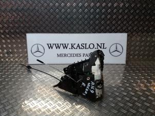 Used Door lock mechanism 2-door, right Mercedes A (W169) 2.0 A-180 CDI 16V Price on request offered by kaslo auto parts