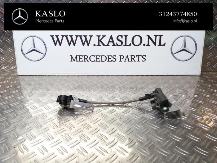 Usados Ventanilla triangular derecha detrás Mercedes R (W251) 3.0 280 CDI 24V 4-Matic Precio € 30,00 Norma de margen ofrecido por kaslo auto parts