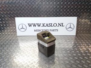 Usagé Pompe à vide verrouillage électrique des portes Mercedes A (W168) Prix sur demande proposé par kaslo auto parts
