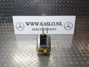 Używane Dzwignia wyboru automatycznej skrzyni biegów Mercedes C Estate (S204) 2.2 C-250 CDI 16V BlueEfficiency Cena € 50,00 Procedura marży oferowane przez kaslo auto parts