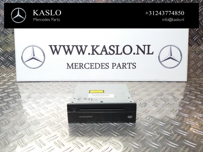Używane Odtwarzacz DVD Mercedes E Combi (S211) 3.2 E-320 CDI 24V Cena € 125,00 Procedura marży oferowane przez kaslo auto parts