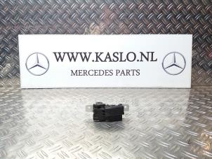Używane Rygiel tylnej klapy Mercedes A (W176) 1.5 A-180 CDI, A-180d 16V Cena na żądanie oferowane przez kaslo auto parts
