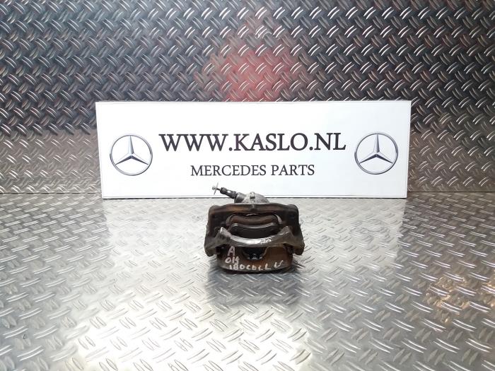 Zacisk hamulcowy lewy przód z Mercedes-Benz A (W176) 1.5 A-180 CDI, A-180d 16V 2015