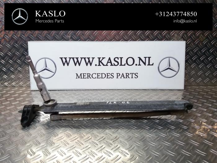 Usagé Bielle commutation Mercedes SLK (R171) 3.5 350 V6 24V Prix sur demande proposé par kaslo auto parts