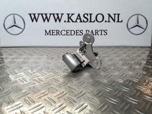 Used Rear door hinge, left Mercedes C (W204) 2.2 C-220 CDI 16V Price on request offered by kaslo auto parts