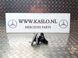 Gebrauchte Scharnier Tür links vorne Mercedes C (W204) 2.2 C-200 CDI 16V Preis auf Anfrage angeboten von kaslo auto parts