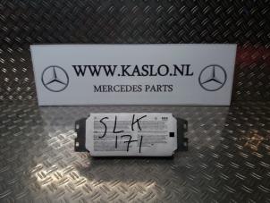 Usagé Airbag droite (tableau de bord) Mercedes SLK (R171) 1.8 200 K 16V Prix sur demande proposé par kaslo auto parts