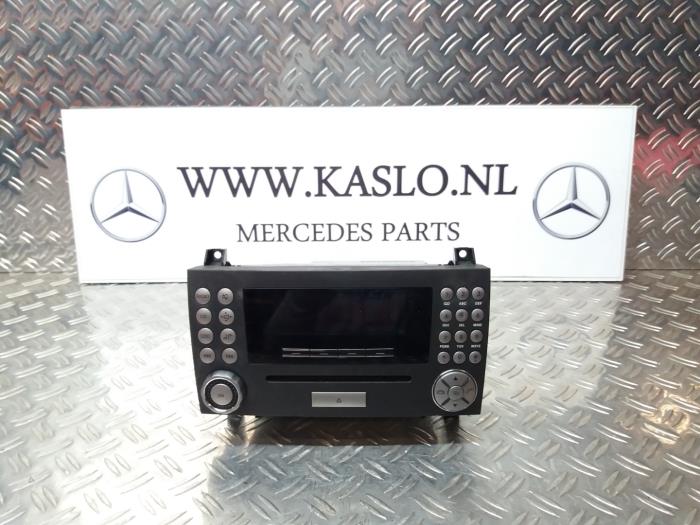 Radio control panel from a Mercedes-Benz SLK (R171) 1.8 200 K 16V 2007