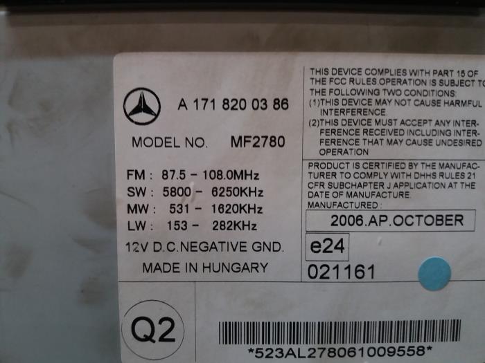 Radio control panel from a Mercedes-Benz SLK (R171) 1.8 200 K 16V 2007