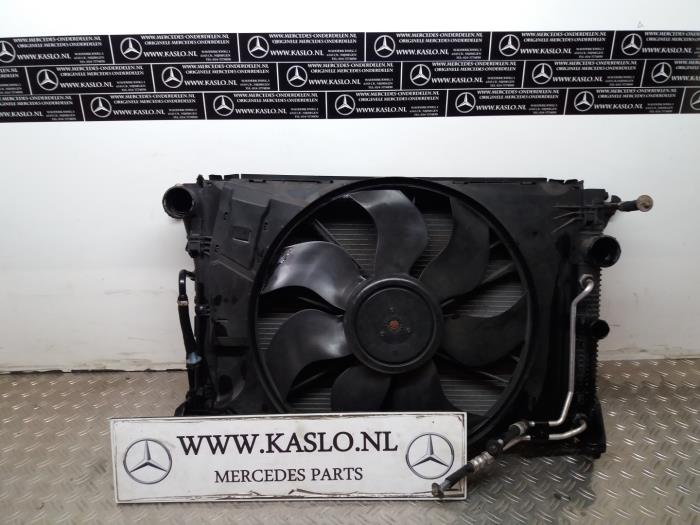 Ventilateur radiateur d'un Mercedes-Benz C (W204) 1.8 C-180K 16V 2008