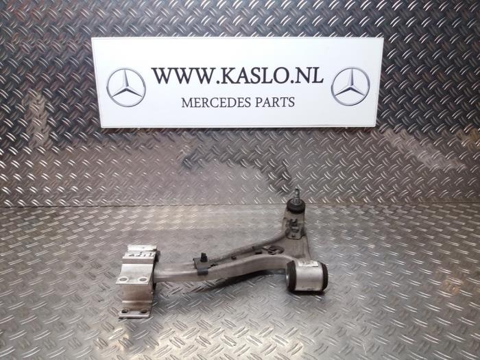 Front wishbone, left from a Mercedes-Benz A (W176) 1.5 A-180 CDI, A-180d 16V 2015