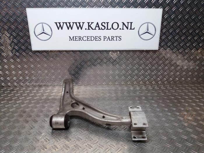 Front wishbone, left from a Mercedes-Benz A (W176) 1.5 A-180 CDI, A-180d 16V 2015