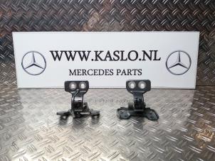 Używane Zawias tylnej klapy Mercedes C Estate (S204) 1.8 C-180 CGI 16V Cena na żądanie oferowane przez kaslo auto parts