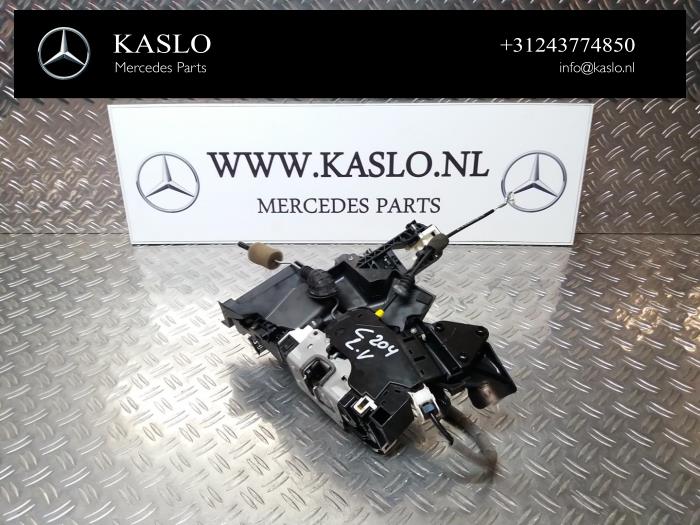 Begagnade Dörrlåsmekanism, 4-dörrars, vänster fram Mercedes C Estate (S204) 2.2 C-200 CDI 16V . Pris på förfrågan erbjuds av kaslo auto parts