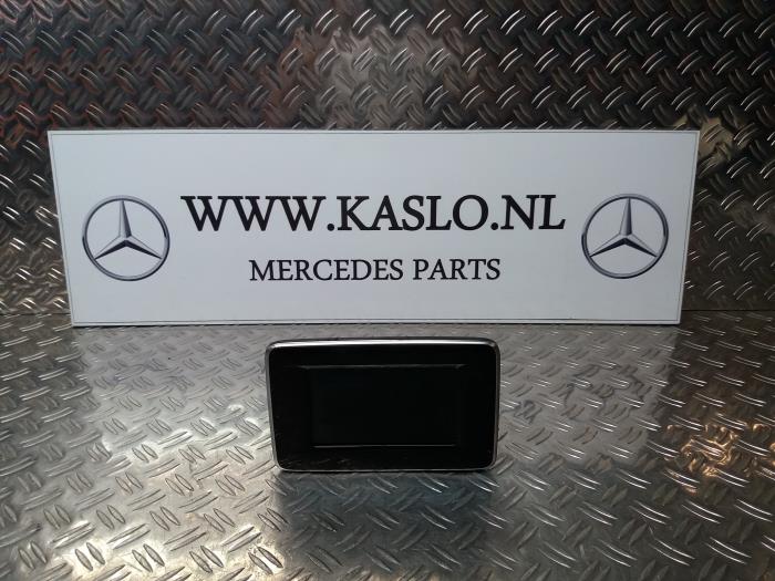 Anzeige Innen van een Mercedes-Benz A (W176) 1.6 A-180 16V 2015