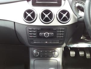 Usados Panel de control de radio Mercedes B (W246,242) 1.8 B-180 CDI BlueEFFICIENCY 16V Precio de solicitud ofrecido por kaslo auto parts