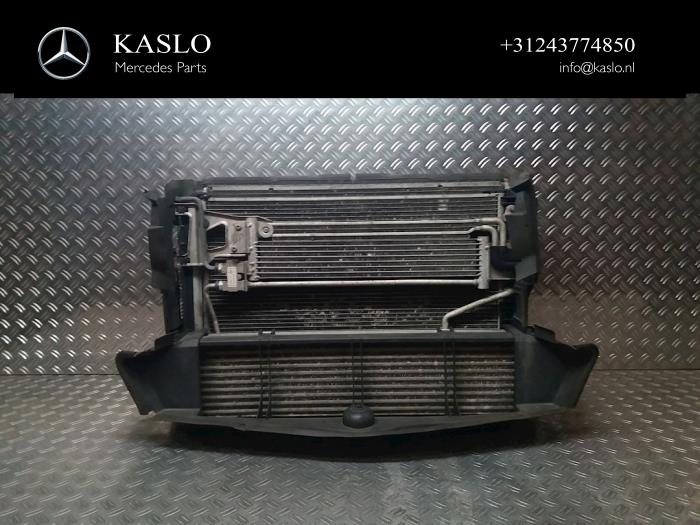 Usagé Radiateur Mercedes E (C207) E-350 CDI V6 24V Prix € 150,00 Règlement à la marge proposé par kaslo auto parts