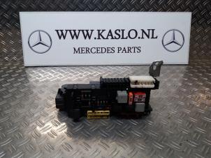 Usagé Boîte à fusibles Mercedes E (C207) E-220 CDI 16V BlueEfficiency Prix € 150,00 Règlement à la marge proposé par kaslo auto parts