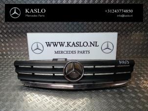 Begagnade Grill Mercedes A (W169) 1.5 A-150 16V Pris € 50,00 Marginaltabell erbjuds av kaslo auto parts