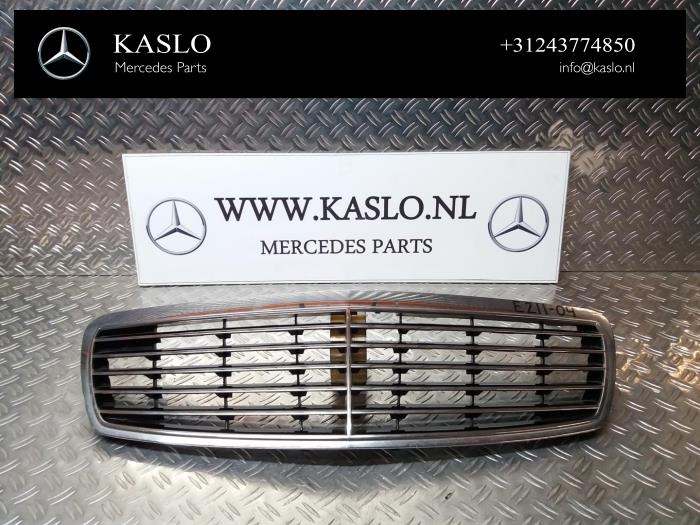 Begagnade Grill Mercedes E (W211) Pris € 75,00 Marginaltabell erbjuds av kaslo auto parts