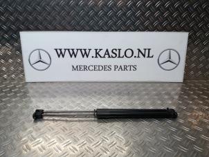 Używane Zestaw amortyzatorów gazowych tylnej klapy Mercedes E Estate (S212) Cena na żądanie oferowane przez kaslo auto parts