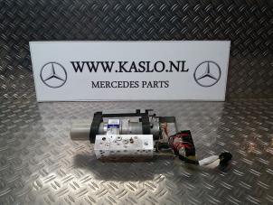 Używane Pompa hydrauliczna Mercedes SLK (R171) 1.8 200 K 16V Cena € 175,00 Procedura marży oferowane przez kaslo auto parts