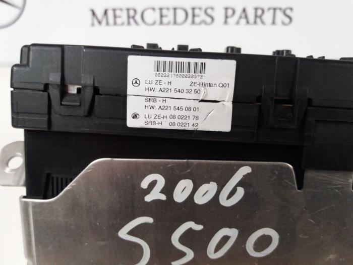 Caja de fusibles de un Mercedes-Benz S (W221)  2006
