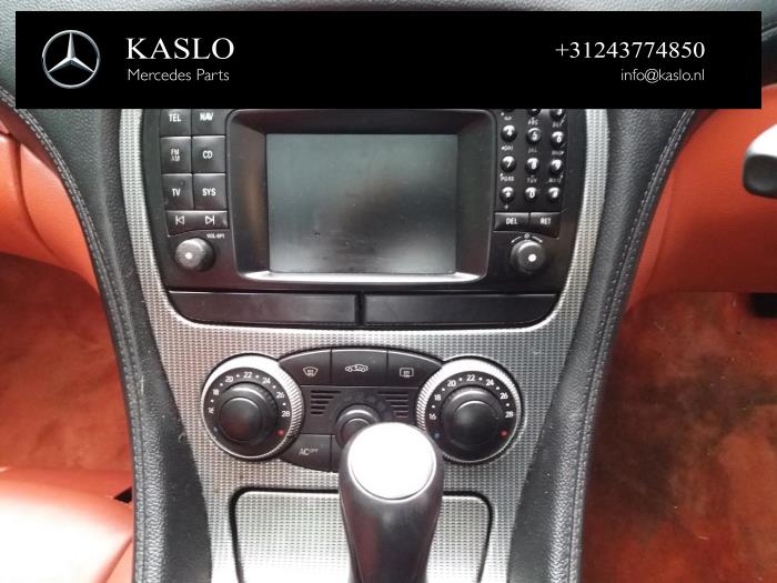 Begagnade Innerdisplay Mercedes SL (R230) 5.0 SL-500 V8 24V Pris på förfrågan erbjuds av kaslo auto parts