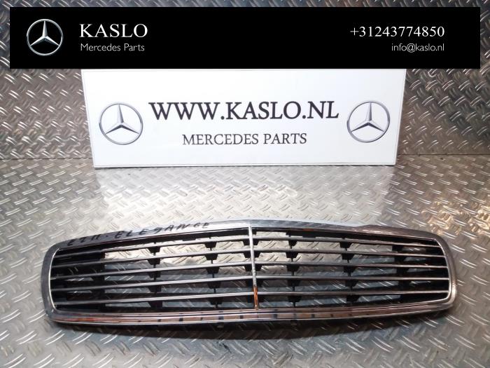Begagnade Grill Mercedes E (W211) Pris € 75,00 Marginaltabell erbjuds av kaslo auto parts