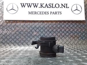 Usados Medidor de masa de aire Mercedes S (W220) 5.0 S-500 V8 24V 4-Matic Precio € 75,00 Norma de margen ofrecido por kaslo auto parts