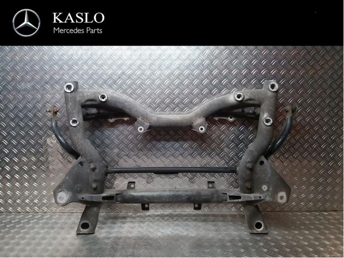 Subframe from a Mercedes-Benz C Estate (S204) 2.2 C-220 CDI 16V 2008