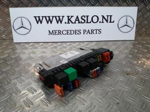 Usagé Boîte à fusibles Mercedes S (W220) 5.0 S-500 V8 24V Prix € 100,00 Règlement à la marge proposé par kaslo auto parts