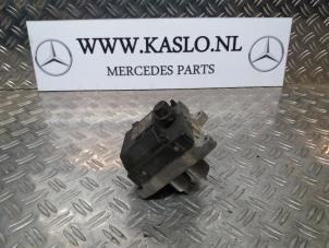 Used Radiator fluid heating module Mercedes S (W220) 3.2 S-320 CDI 24V Price on request offered by kaslo auto parts