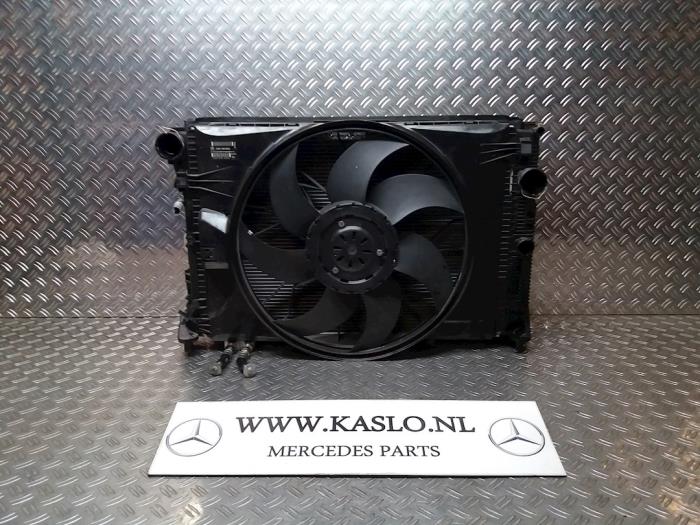 Condensador de aire acondicionado de un Mercedes-Benz E (C207) E-400 3.0 V6 Turbo 2014