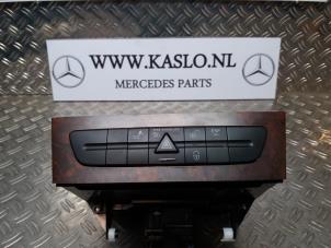 Używane Zmieniarka CD Mercedes CLS (C219) 350 CGI 3.5 V6 24V Cena € 50,00 Procedura marży oferowane przez kaslo auto parts