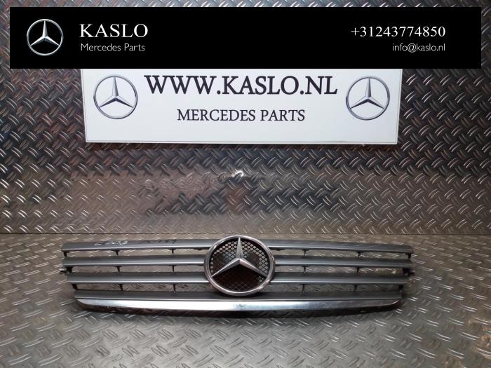 Używane Grill Mercedes CLC (C203) Cena € 75,00 Procedura marży oferowane przez kaslo auto parts