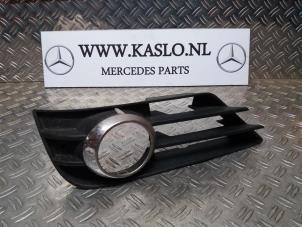 Używane Pokrywa swiatla przeciwmgielnego lewa Mercedes R (W251) Cena na żądanie oferowane przez kaslo auto parts