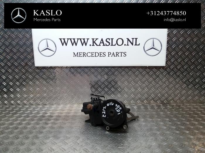 Usagé Pompe de direction Mercedes E (W212) E-200 CDI 16V BlueEfficiency,BlueTEC Prix € 100,00 Règlement à la marge proposé par kaslo auto parts